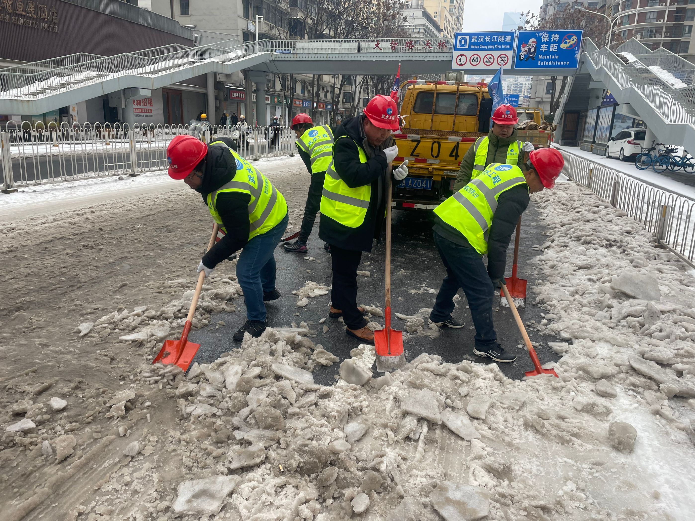 铲雪除冰大行动简报图片