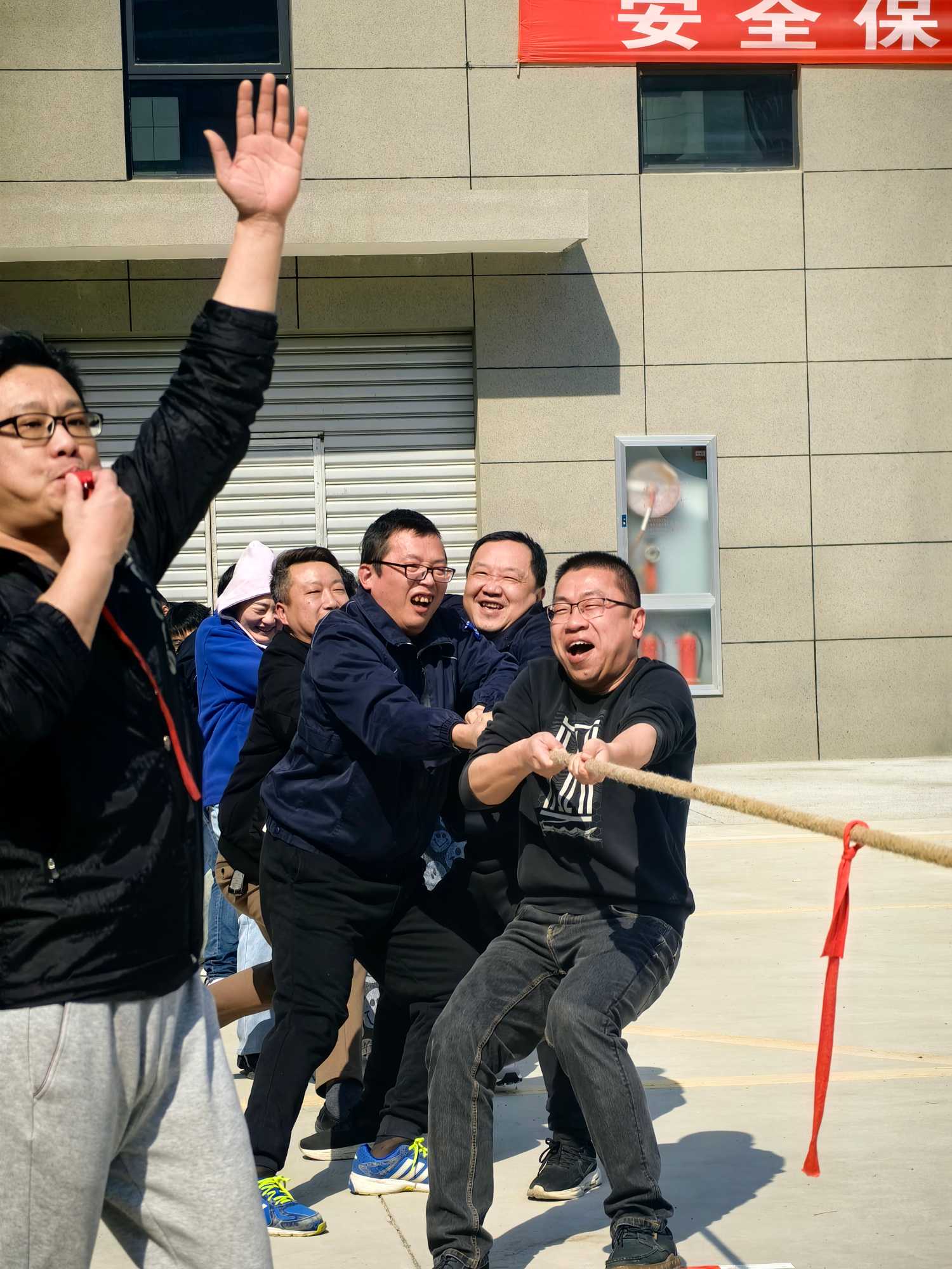 汉阳供水部工会举办二月二龙抬头职工趣味拔河比赛